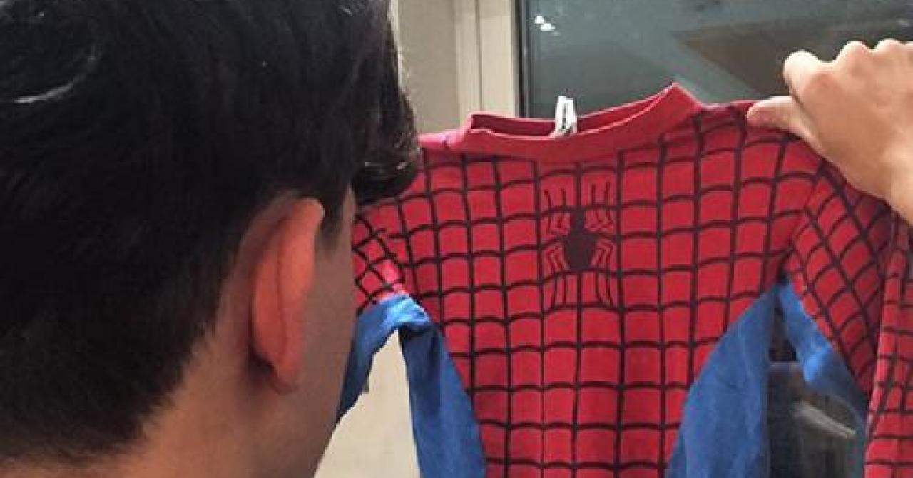 Spider-Man : premières photos de Tom Holland et son costume qui le