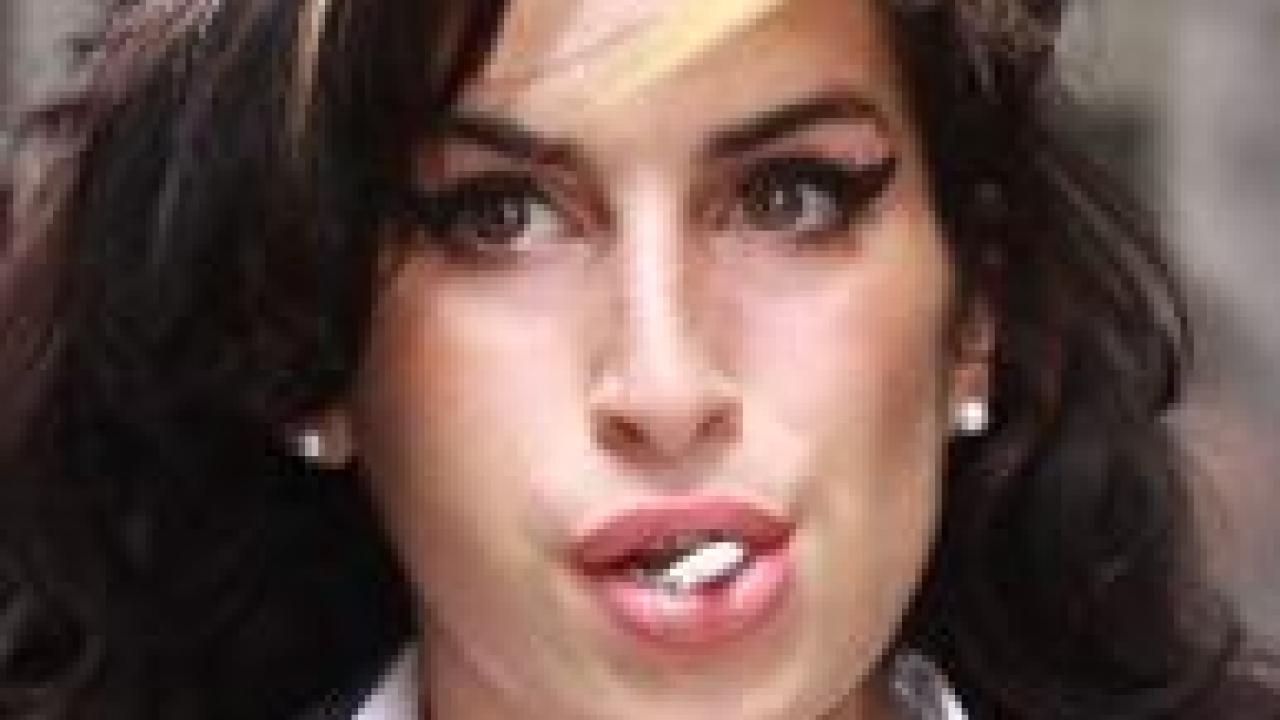 Amy Winehouse: après les seins, elle veut se refaire le nez! | Premiere.fr