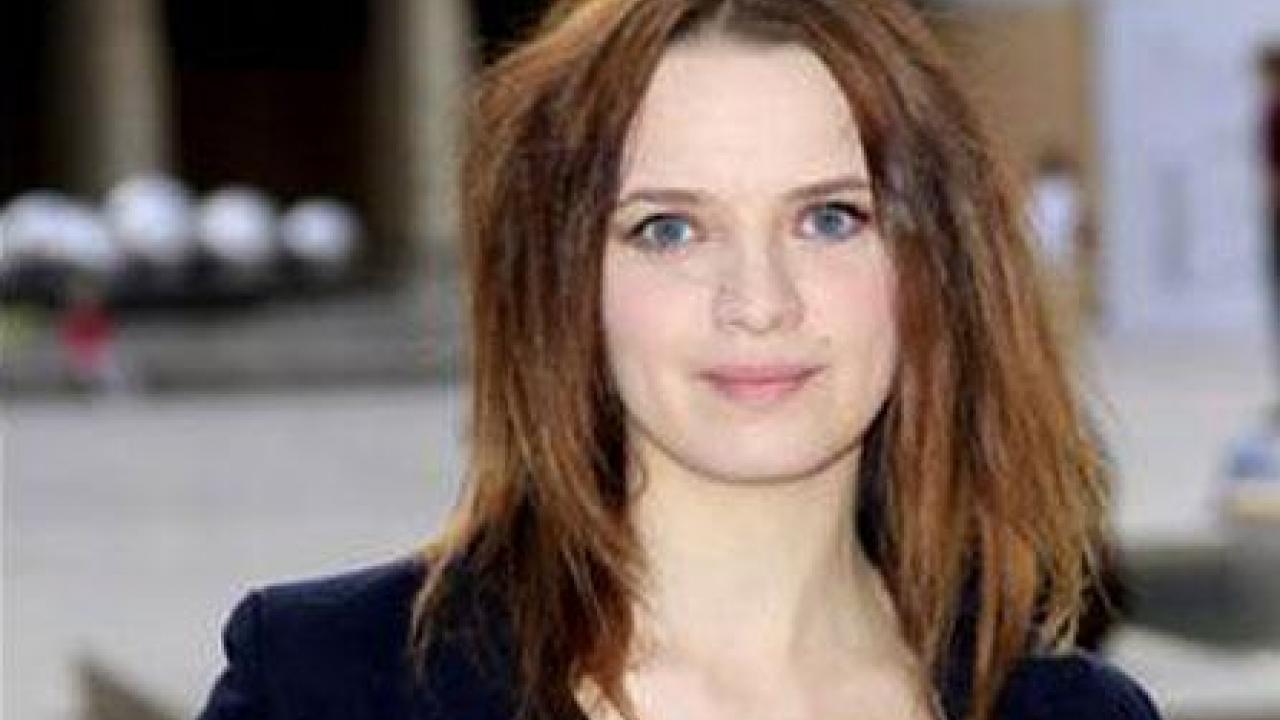 VIDEO - Cannes 2010 - Sara Forestier : elle aurait voulu monter les marches  à poil ! | Premiere.fr