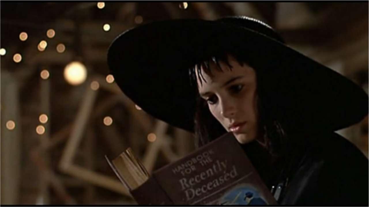 Winona Ryder confirme qu'elle sera bien dans Beetlejuice 2 ...