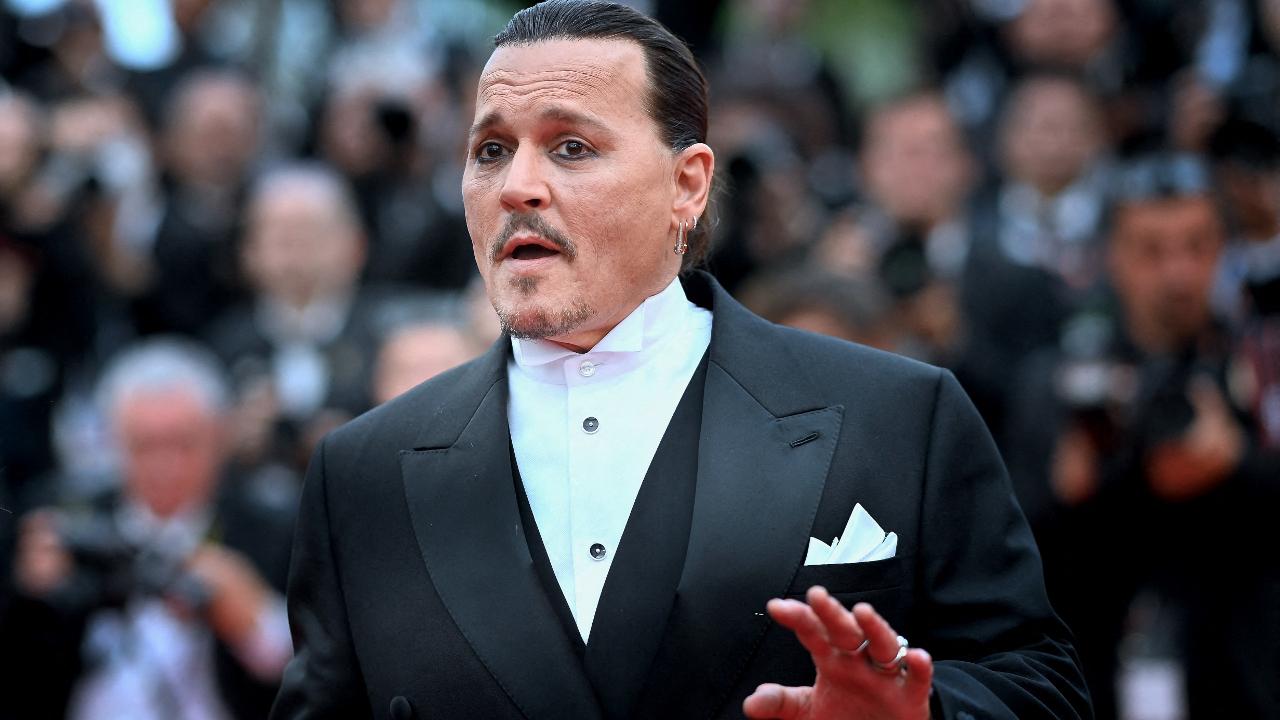Sept minutes de standing ovation pour Johnny Depp à Cannes après Jeanne