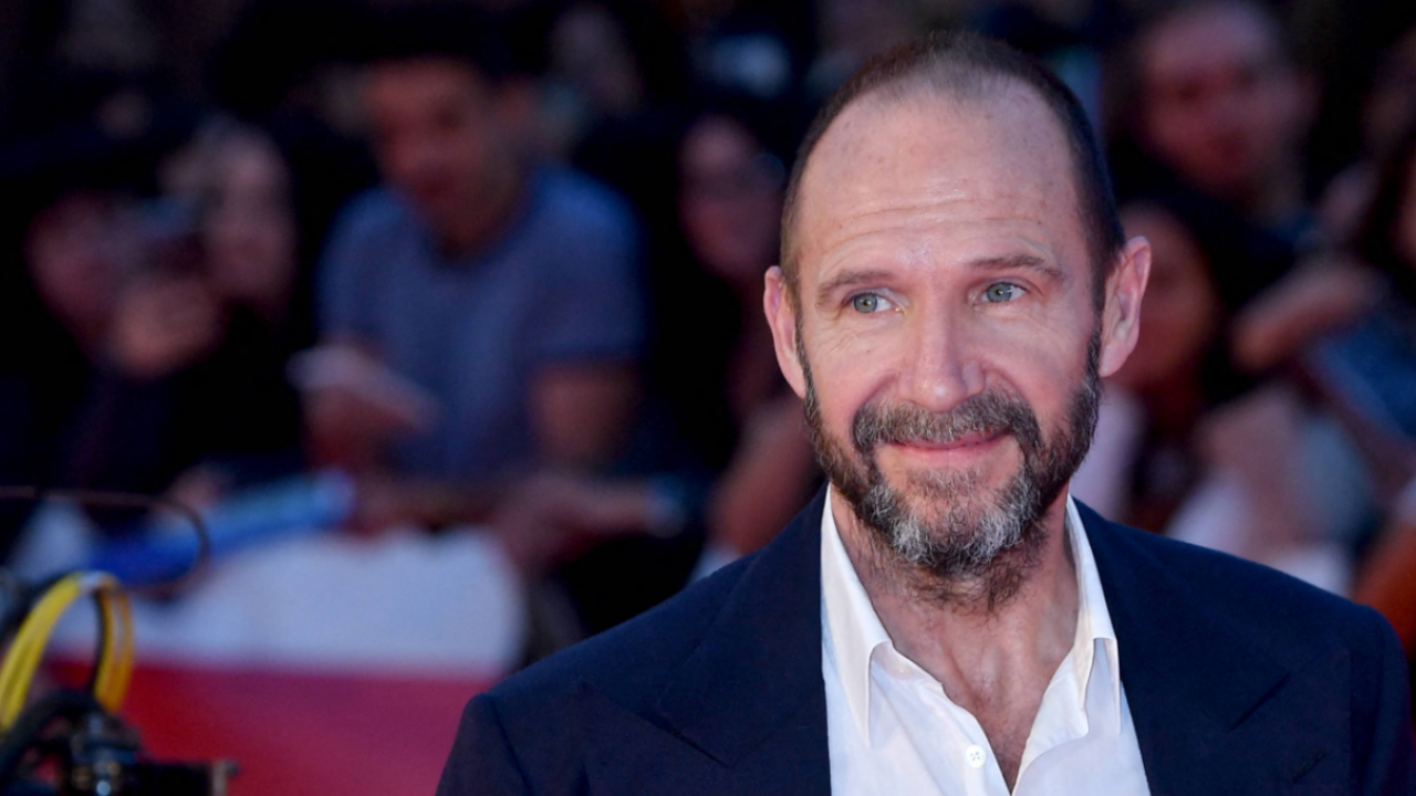 Ralph Fiennes dévoile les détails de l'histoire de 28 ans plus tard, de Danny Boyle