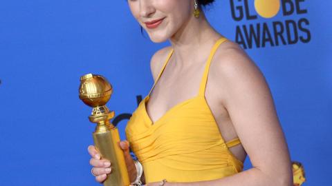 Les plus belles photos des Golden Globes 2019 : Rachel Brosnahan (meilleure actrice dans une série comique pour The Marvelous Mrs. Maisel)