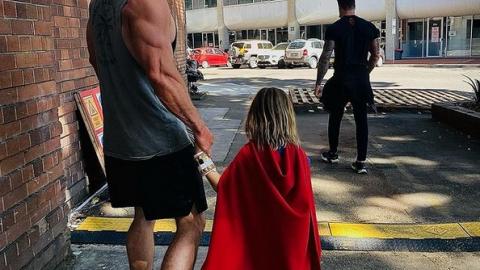 Chris Hemwsorth poste des photos de tournage de Thor Love and Thunder : 25 mai 2021