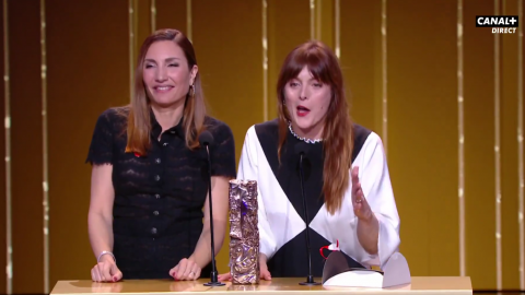 Les gagnants des César 2024 en photos : Valérie Donzelli et Audrey Diwan ont gagné le César de la meilleure adaptation pour L’Amour et les Forêts