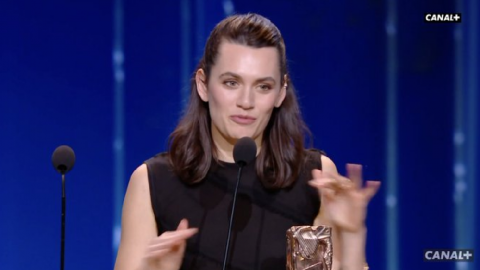 Les gagnants des César 2024 en photos : Ella Rumpf a reçu un César de la meilleure révélation féminine pour Le Théorème de Marguerite