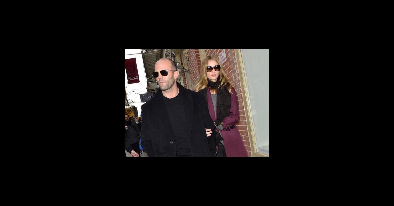Photos Jason Statham Et Rosie Huntington Whiteley Les Amoureux Classe Et Fashion Pour Leur Shopping De Noel A New York Premiere Fr