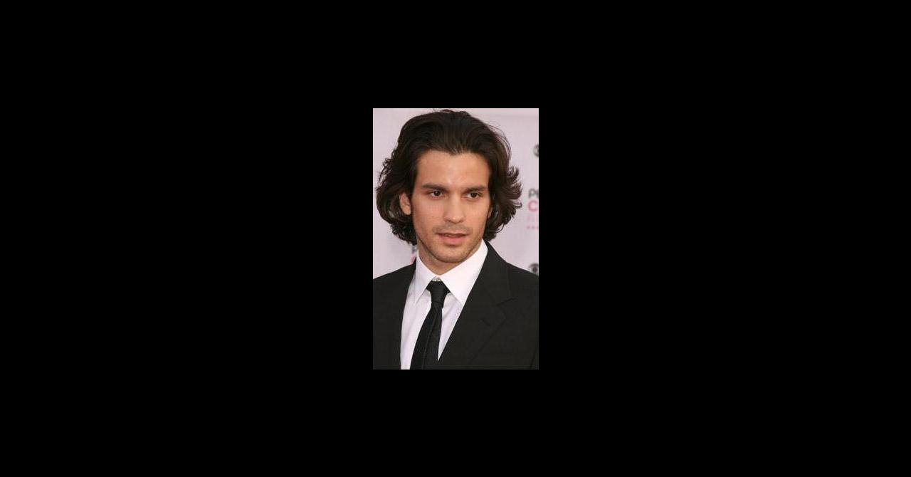 Www Premiere Fr Sites Default Files Styles Scale Crop Border 1280x7 Public 18 04 Santiago Cabrera 0 Jpg