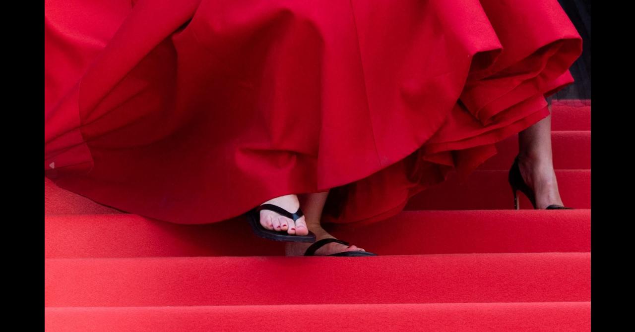 Pourquoi Jennifer Lawrence portait-elle des claquettes sur le tapis rouge de Cannes ?