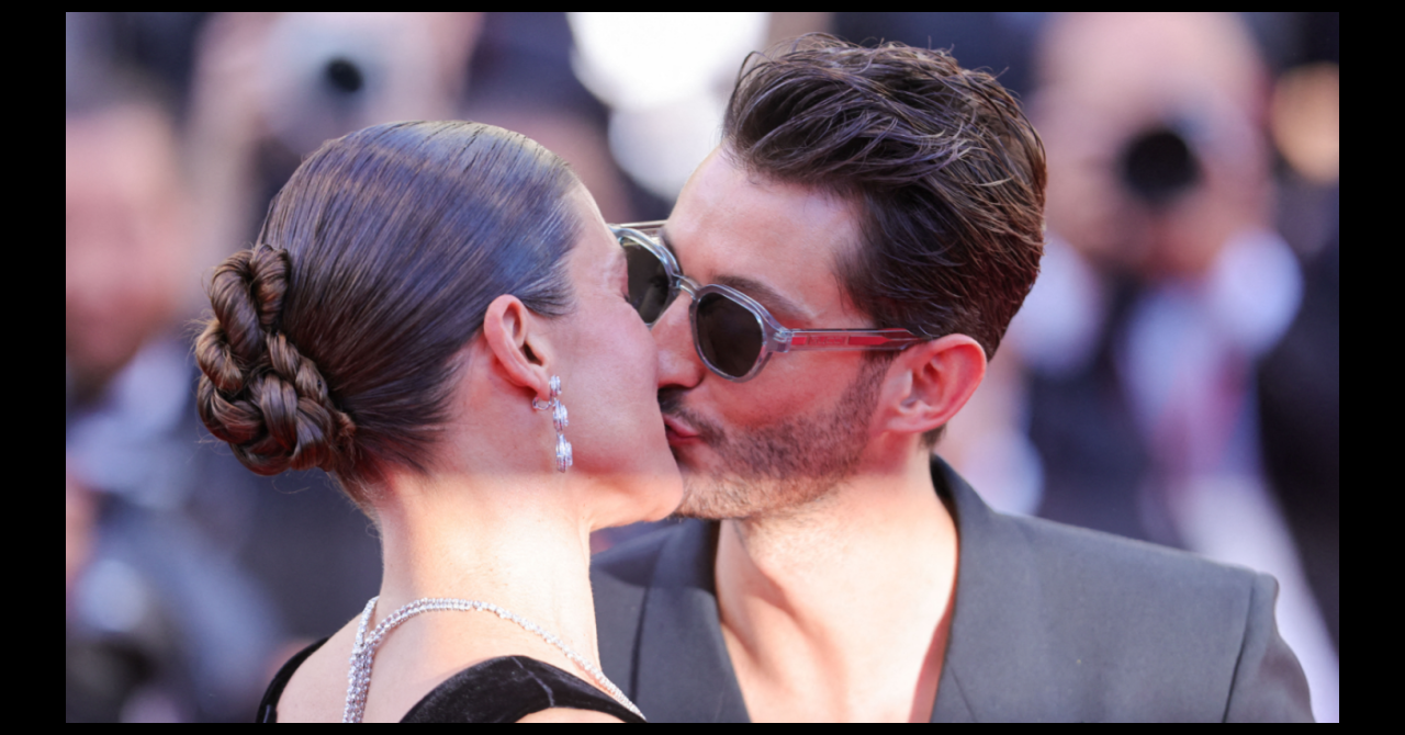 Cannes jour 9 : Le couple a échangé un baiser sur le tapis rouge