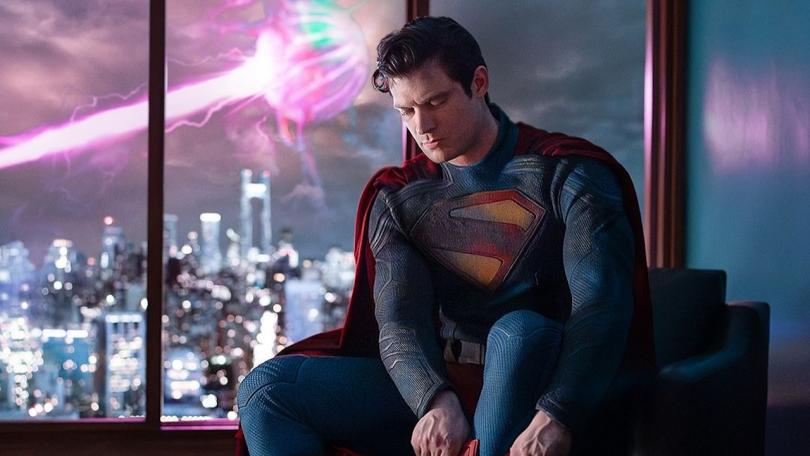 Le nouveau Superman de James Gunn se dévoile pour la première fois en costume